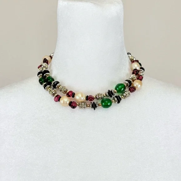 Vintage Chanel Gripoix Red Green Glass Bead Faux Pearl & Rhinestone Necklace - Picture 3 of 16